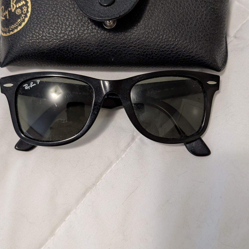 Ray-Ban Black Wayfarer Sunglasses Timeless Design